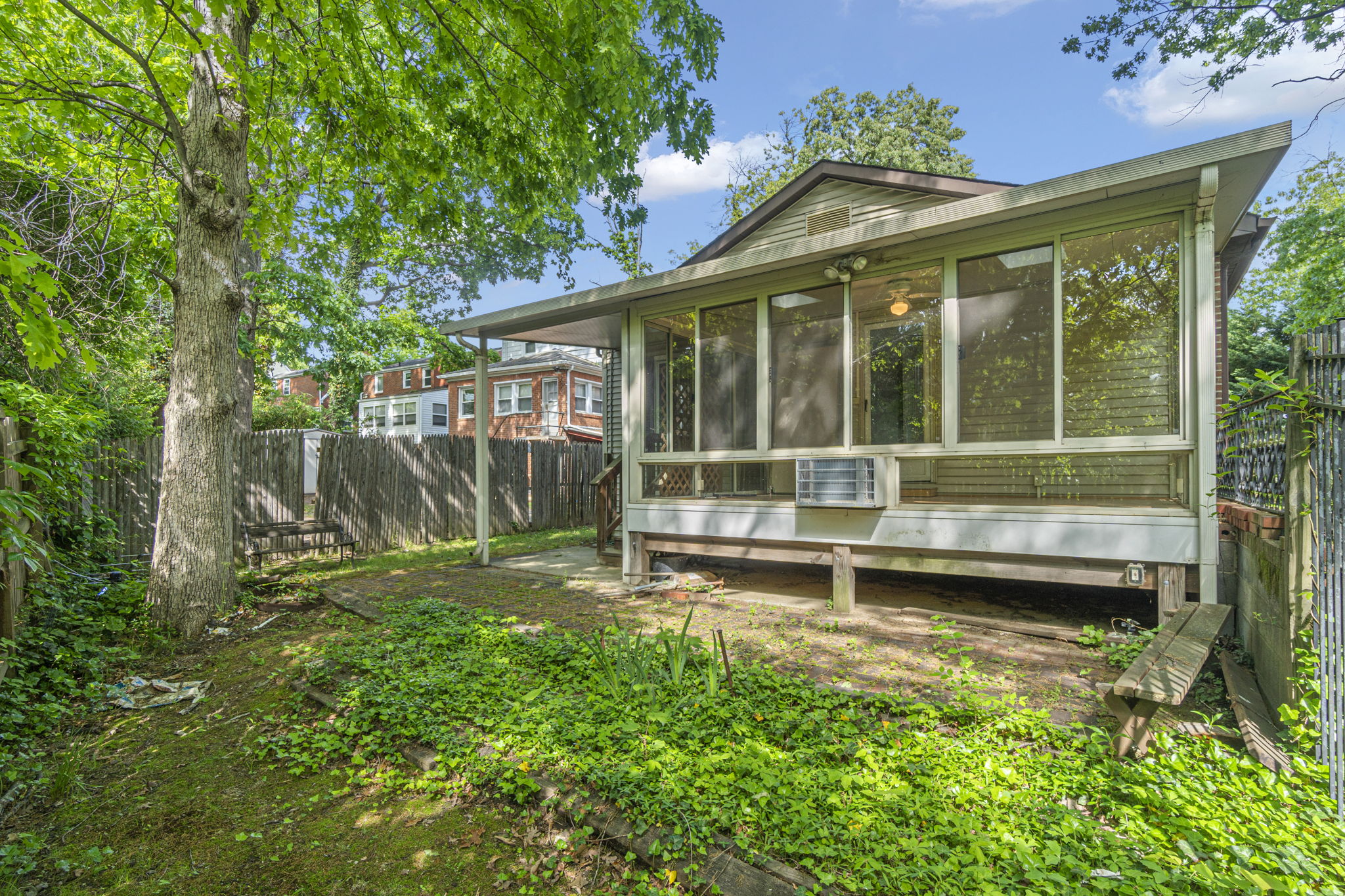 4416 Van Buren St