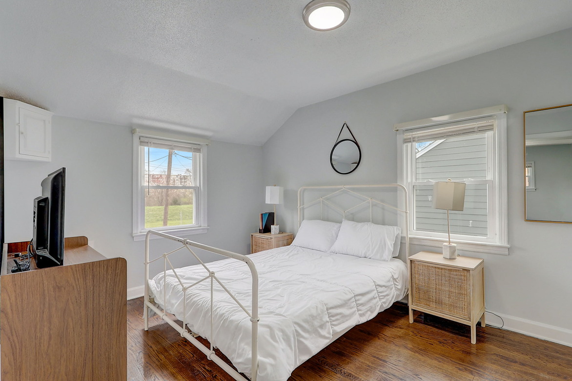 6008 Riverside Dr (3BR)