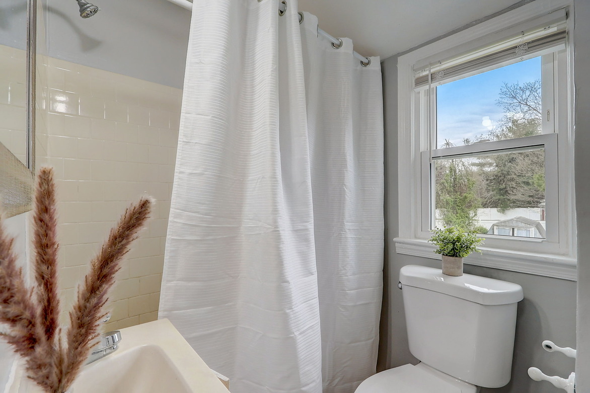 6008 Riverside Dr (3BR)